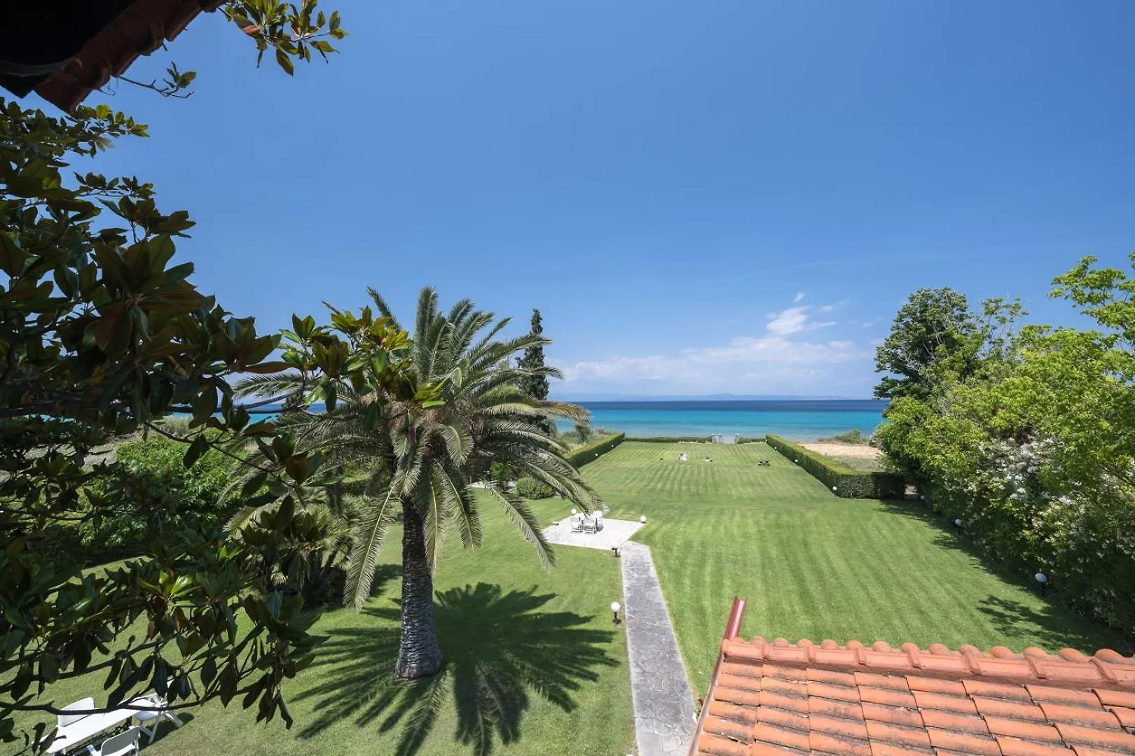 Hanioti Beachfront Paradise By Luxlikehome فيلة